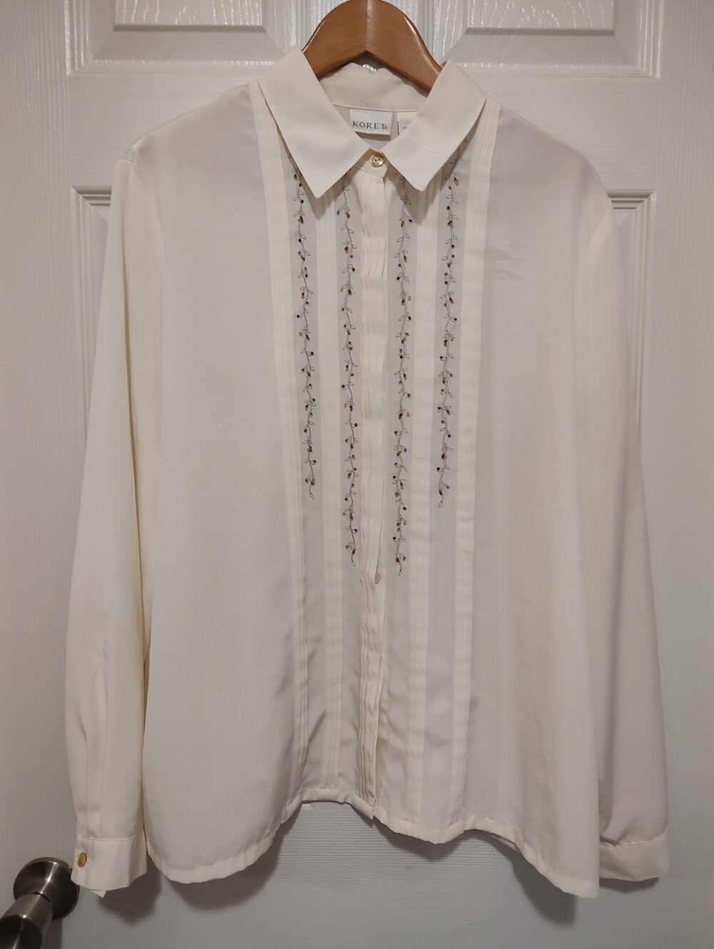 Koret Cream Embroidered Pintuck Button-Front Blouse